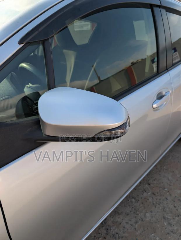Toyota Vitz 1.3 FWD 5dr 2015 Silver