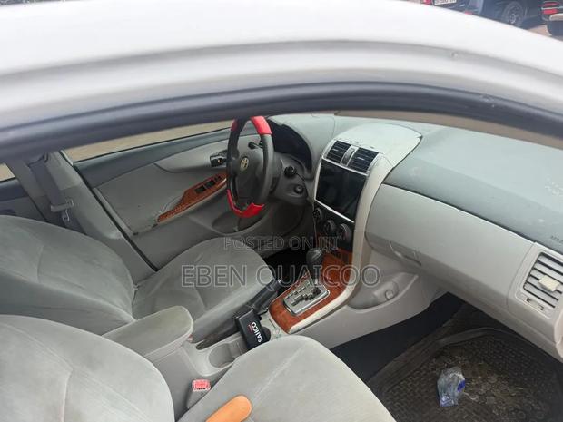 Toyota Corolla 2010 White