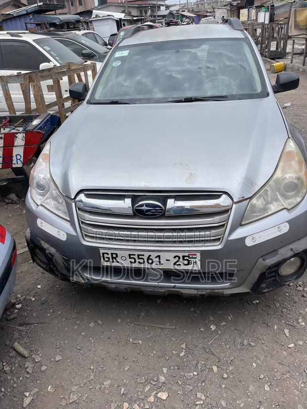 Subaru Outback 2.5i 4dr Wagon AWD (2.5L 4cyl CVT) 2014 Gray