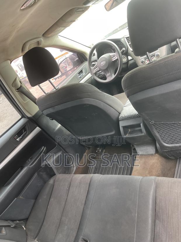 Subaru Outback 2.5i 4dr Wagon AWD (2.5L 4cyl CVT) 2014 Gray