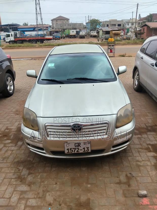 Toyota Avensis 2013 Silver