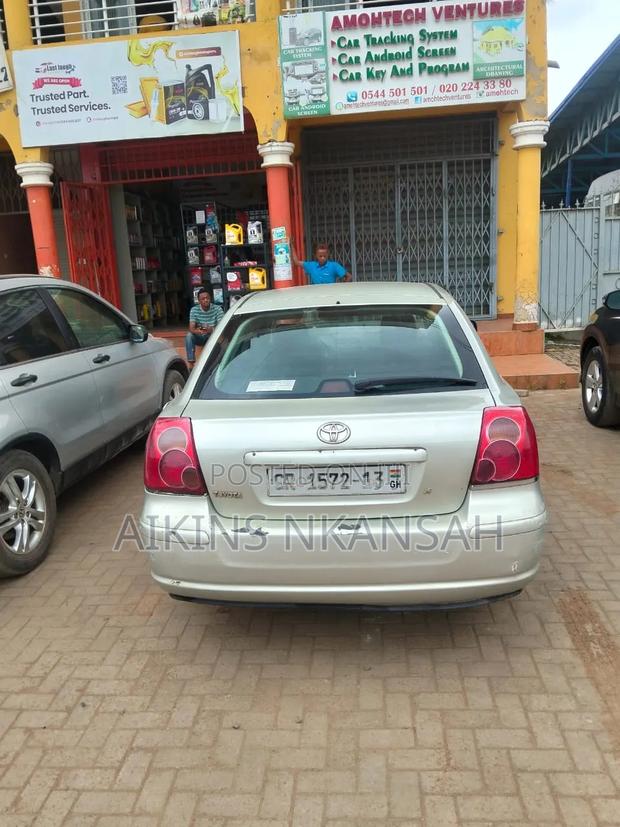 Toyota Avensis 2013 Silver