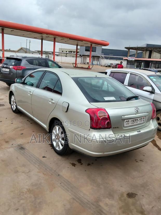 Toyota Avensis 2013 Silver