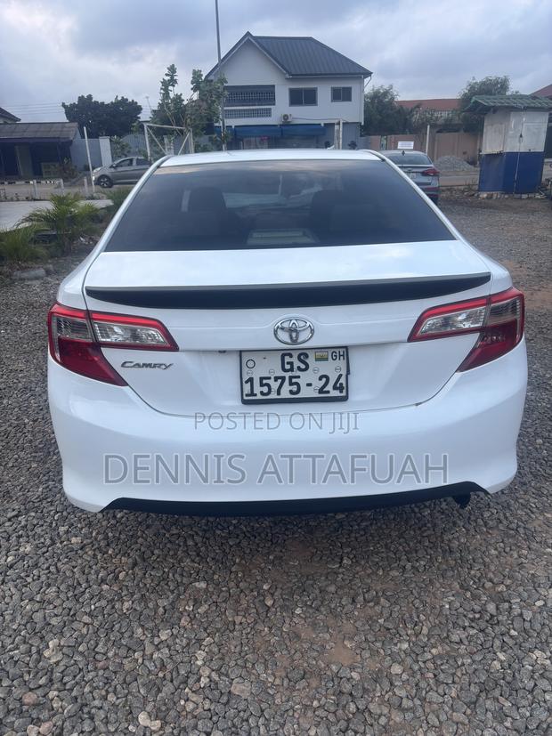 Toyota Camry LE 4dr Sedan (2.5L 4cyl 6A) 2014 White