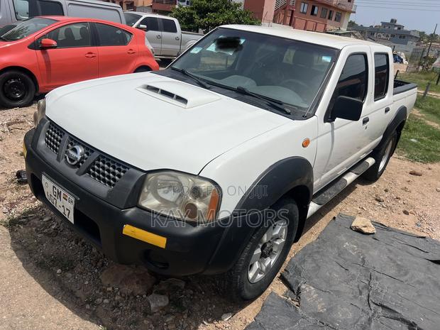 Nissan Hardbody 2017 White