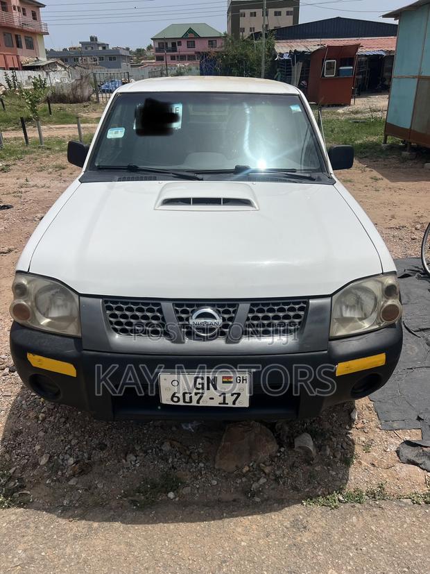 Nissan Hardbody 2017 White