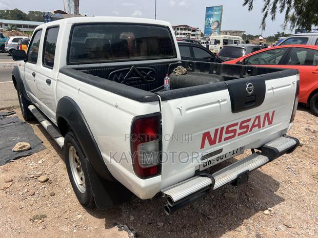 Nissan Hardbody 2017 White