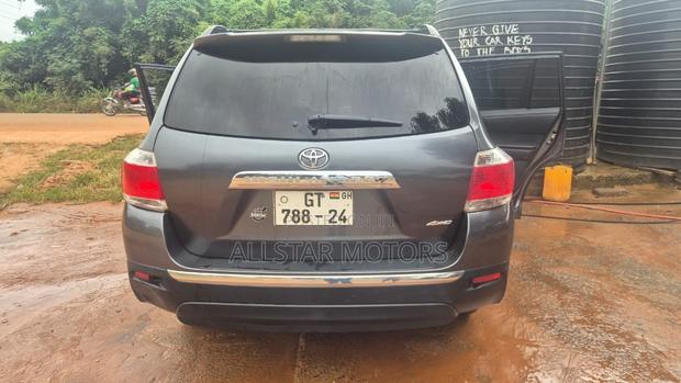 Toyota Highlander Limited 3.5L 2WD 2013