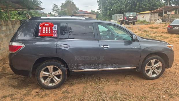 Toyota Highlander Limited 3.5L 2WD 2013