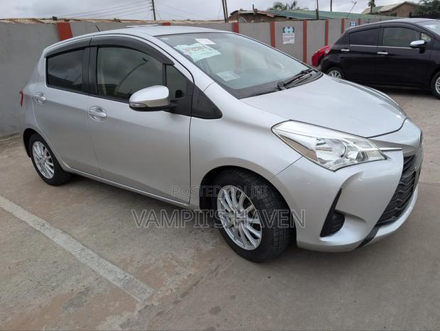 Toyota Vitz 2018 Silver