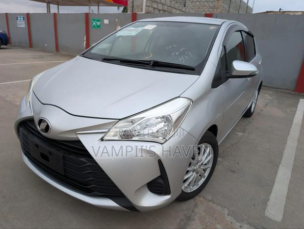 Toyota Vitz 2018 Silver