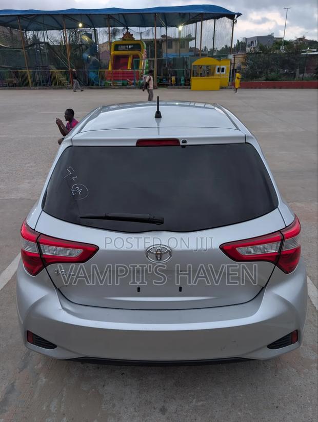 Toyota Vitz 2018 Silver