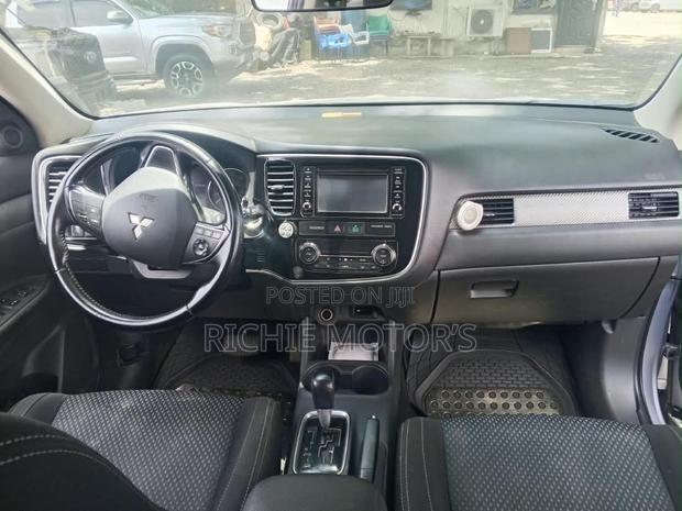 Mitsubishi Outlander SE AWC 2017 Silver