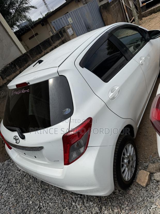 Toyota Vitz 2012 White