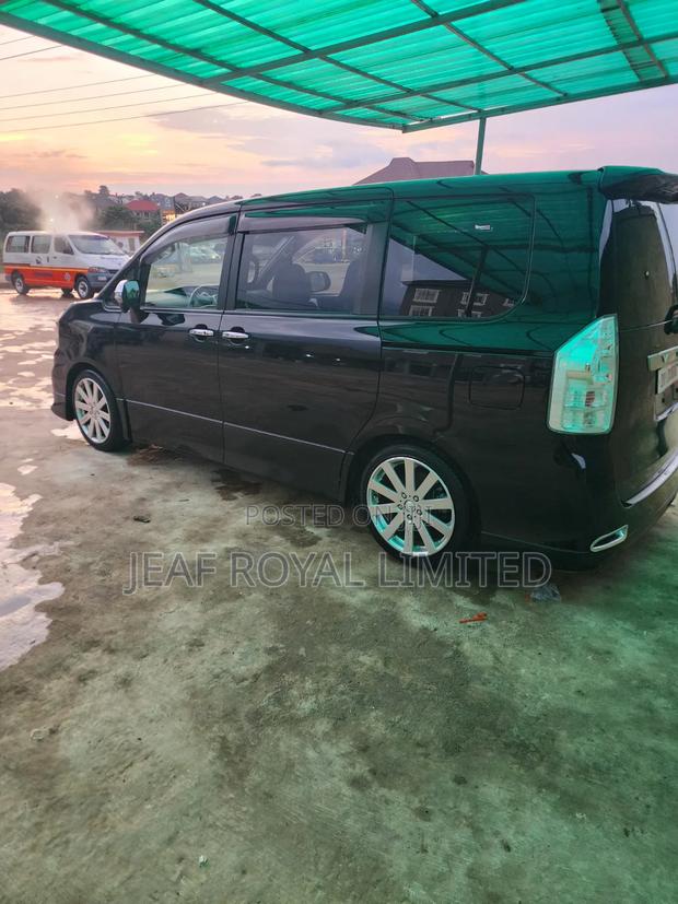Toyota Voxy ZS G's Version EDGE 2WD 8-Seater 2012 Black