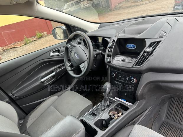 Ford Escape SE 4x4 2019 Gray