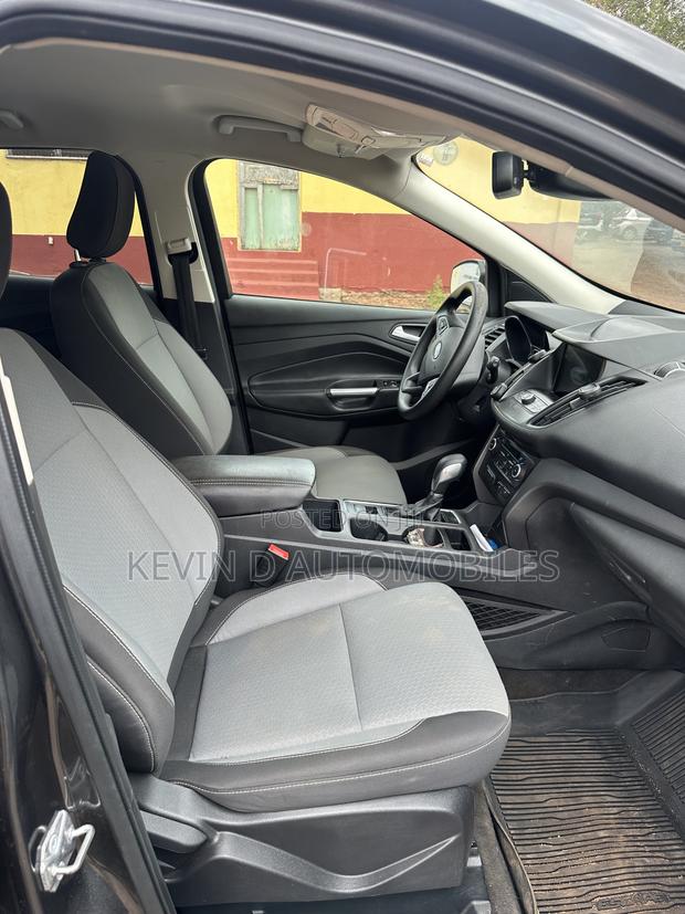 Ford Escape SE 4x4 2019 Gray
