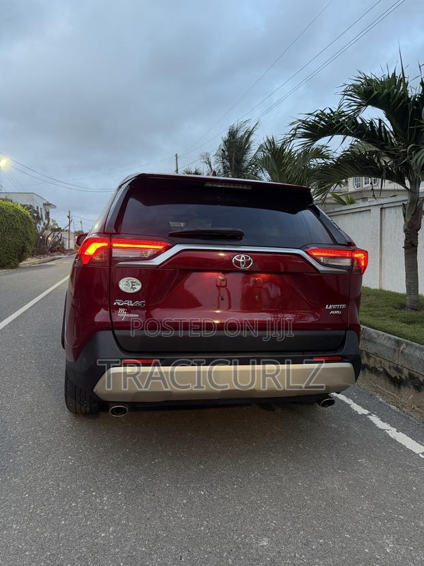 Toyota RAV4 Limited 2022 Red
