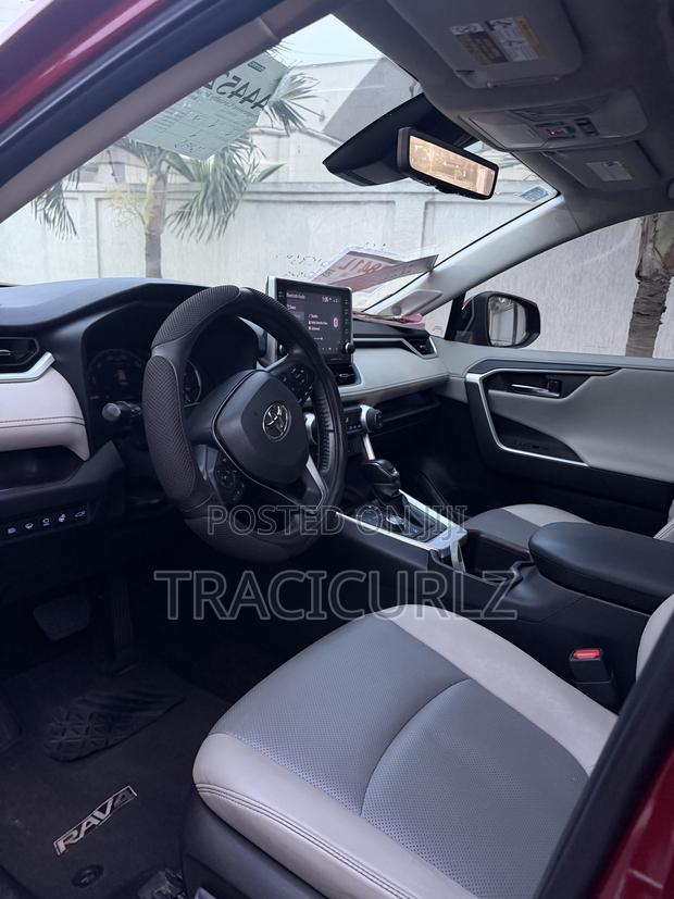 Toyota RAV4 Limited 2022 Red