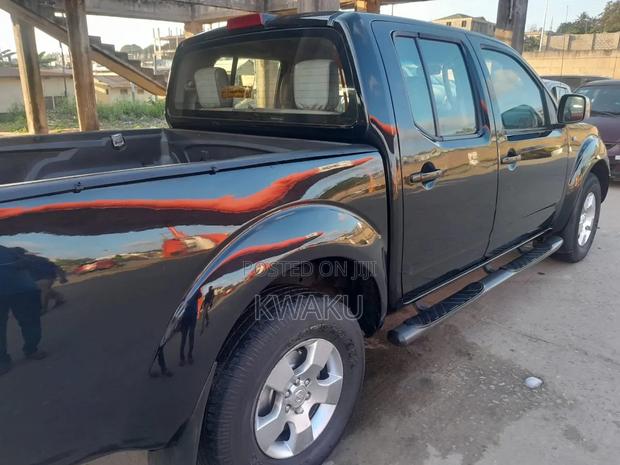 Nissan Navara 2012 Black