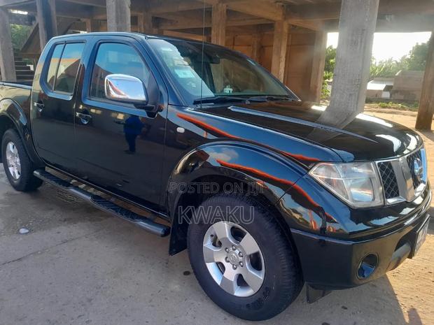 Nissan Navara 2012 Black