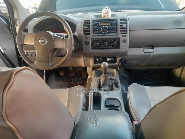 Nissan Navara 2012 Black