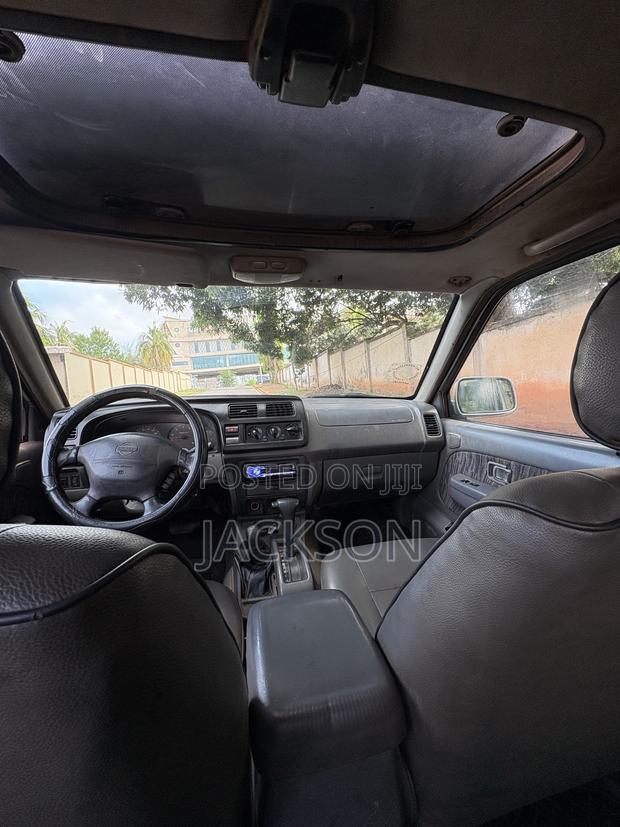 Nissan Frontier 2000 Silver