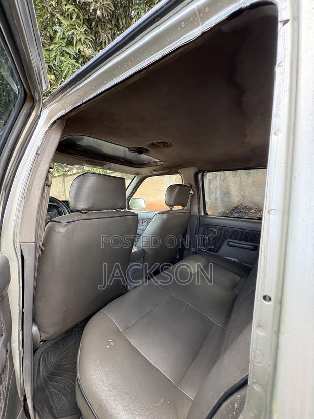 Nissan Frontier 2000 Silver