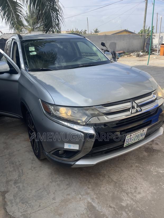 Mitsubishi Outlander 2.4 PHEV AWD 2016 Silver