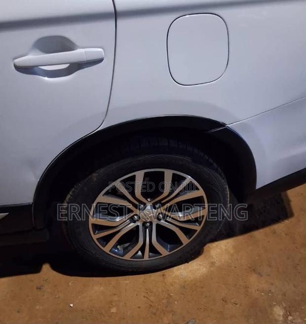 Mitsubishi Outlander 2017 White