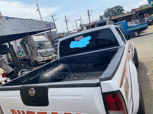 Nissan Hardbody 2014 White