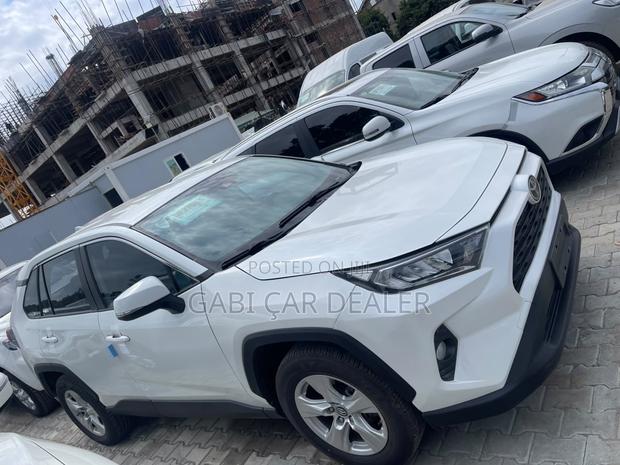 Toyota RAV4 LE AWD 2023 White