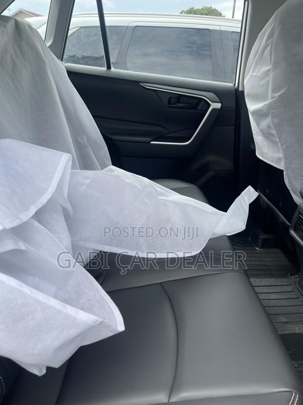 Toyota RAV4 LE AWD 2023 White