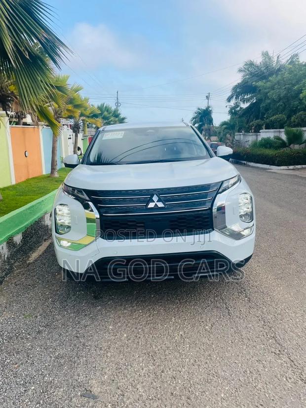 Mitsubishi Outlander 2023 White