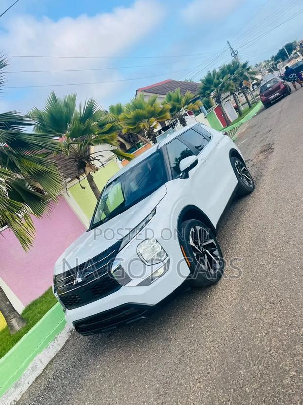 Mitsubishi Outlander 2023 White