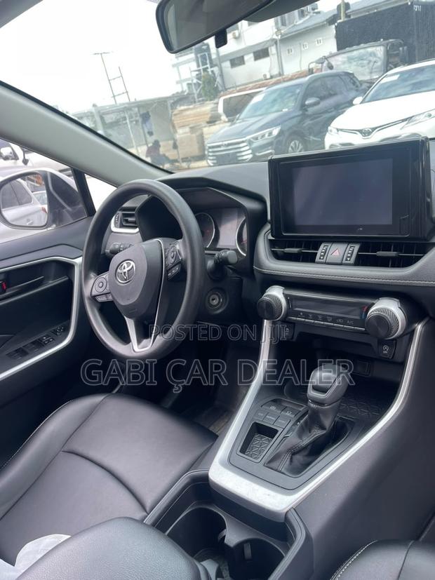 Toyota RAV4 LE AWD 2023 White