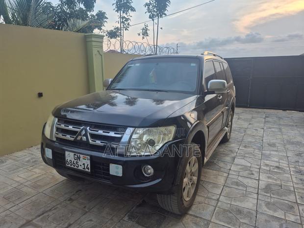 Mitsubishi Pajero 2014 Black