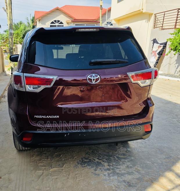 Toyota Highlander LE 4x2 (2.7L 4cyl 6A) 2017 Burgundy