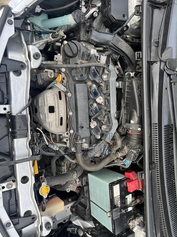 Toyota Vitz 1.5 FWD 5dr 2012 Silver