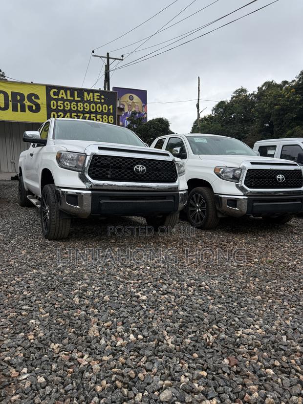 Toyota Tundra SR 5.7L V8 4x4 Double Cab 6.6 ft. box 145.7 in. WB 2020