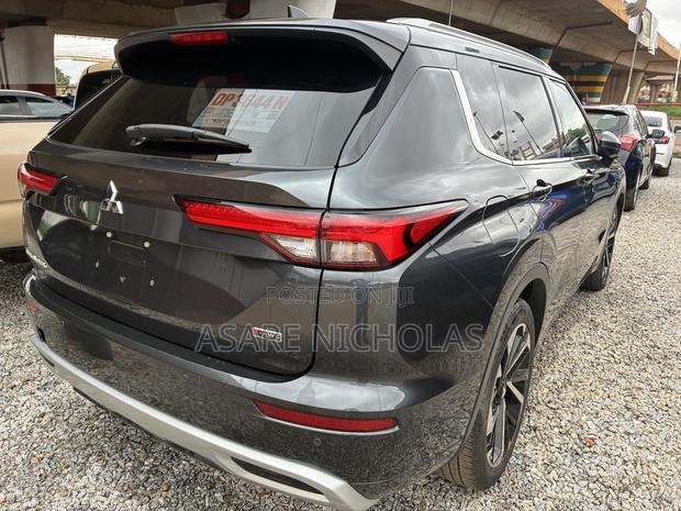 Mitsubishi Outlander 2023