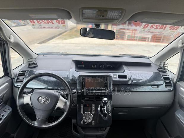 Toyota Voxy 2012 Black