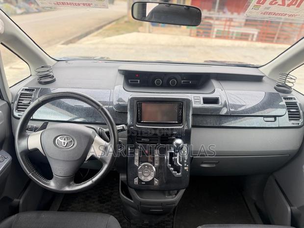 Toyota Voxy 2012 Black