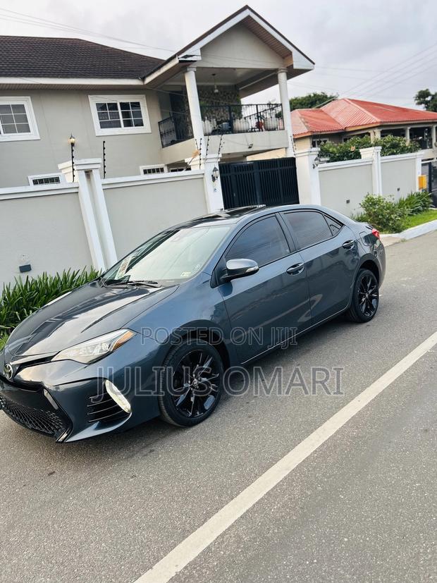 Toyota Corolla XSE 4dr Sedan (1.8L 4cyl CVT) 2017 Gray