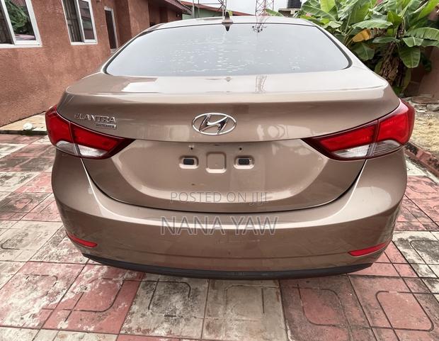 Hyundai Elantra Limited 4dr Sedan (1.8L 4cyl 6A) 2015 Gold