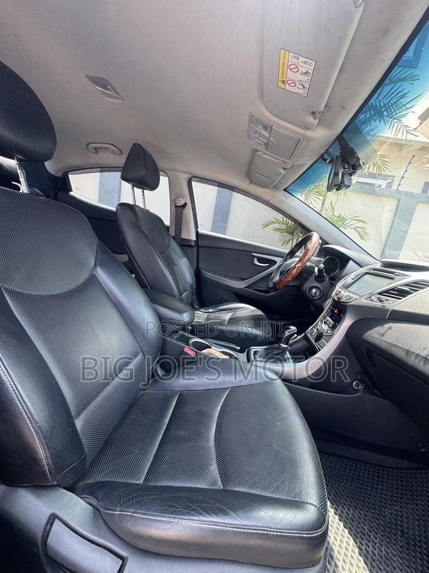 Hyundai Elantra SE Sedan FWD (1.8L 4cyl 6A) 2016 Black