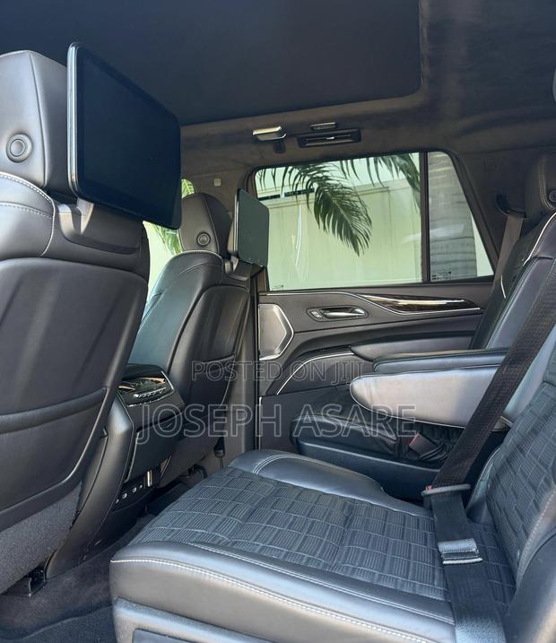 Cadillac Escalade 2022 White