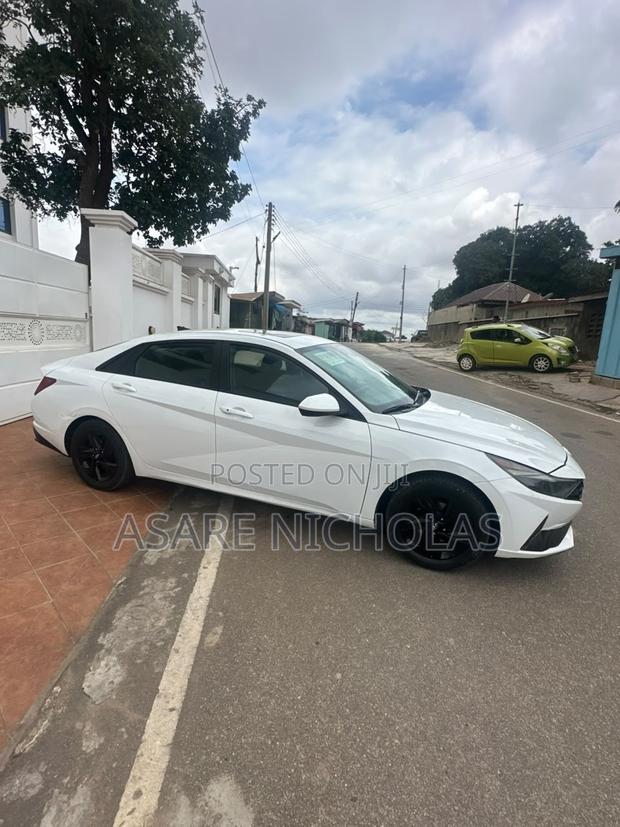 Hyundai Elantra 2023 White