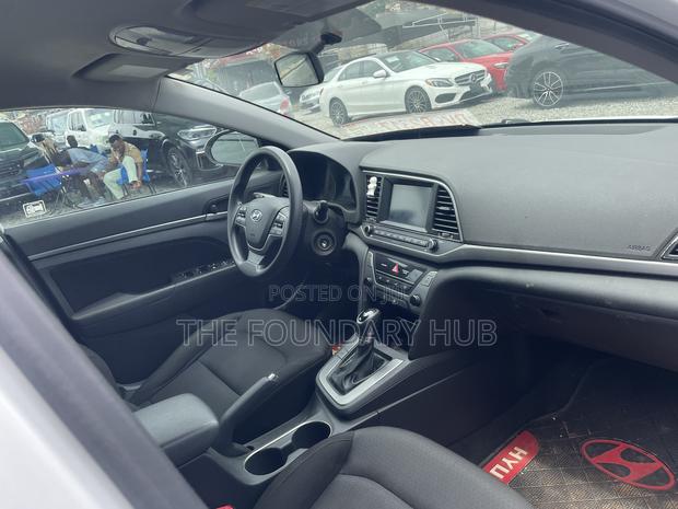 Hyundai Elantra SEL 2018 White