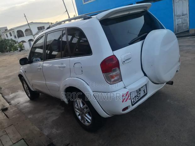Toyota RAV4 2005 White